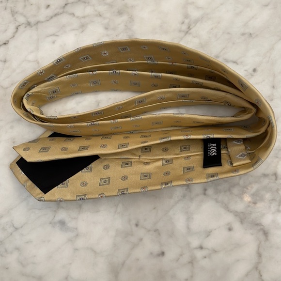 Men’s Hugo boss silk tie made in Italy - Picture 6 of 7